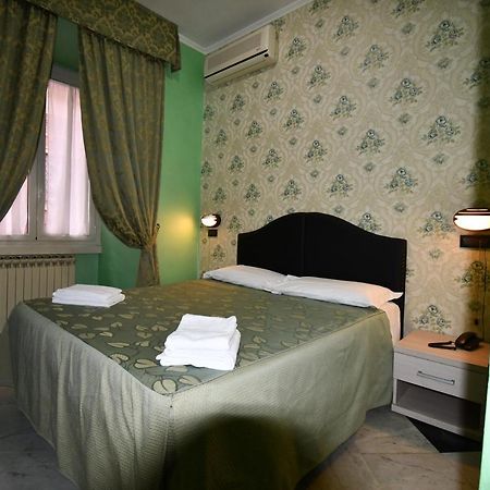 Hotel Ferrarese Rome Exterior photo