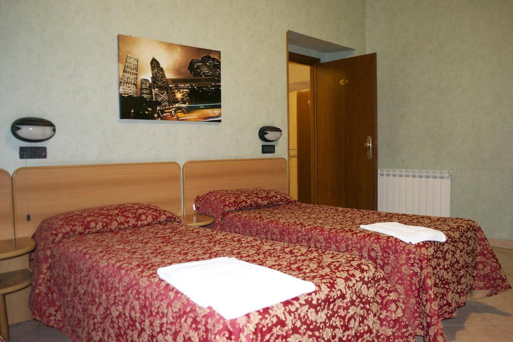 Hotel Ferrarese Rome Exterior photo