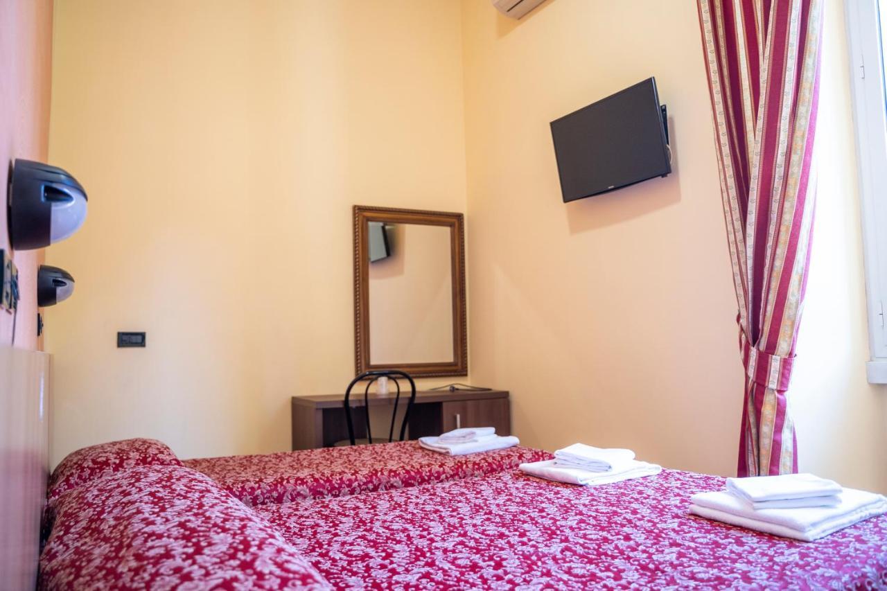 Hotel Ferrarese Rome Exterior photo