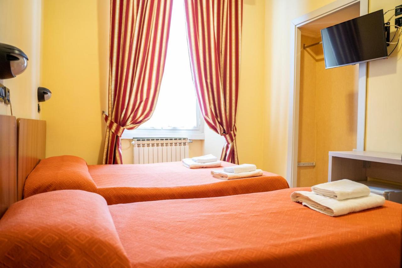 Hotel Ferrarese Rome Exterior photo
