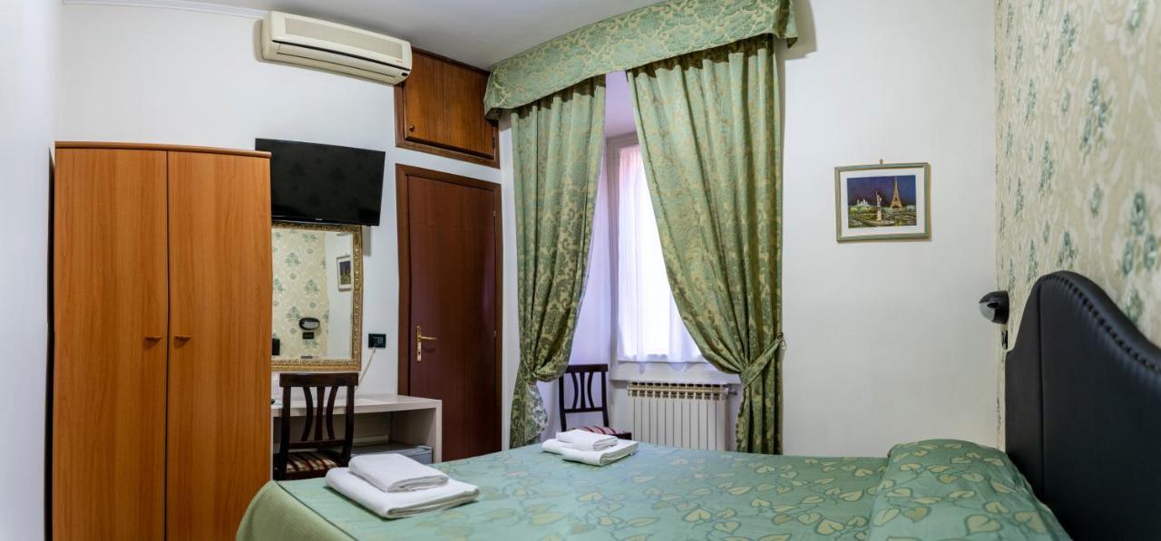 Hotel Ferrarese Rome Exterior photo