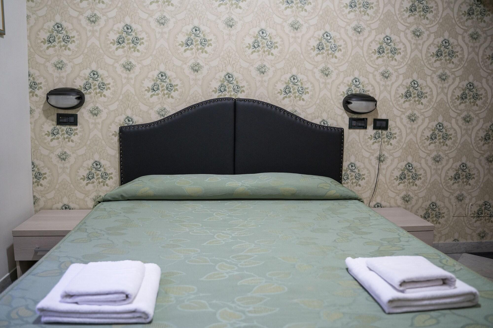 Hotel Ferrarese Rome Exterior photo