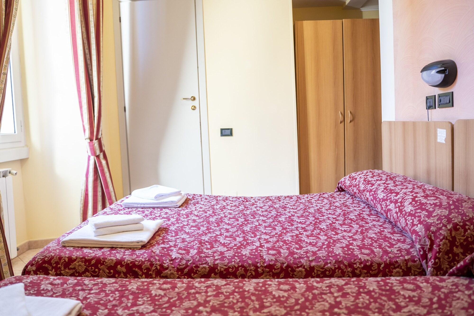 Hotel Ferrarese Rome Exterior photo