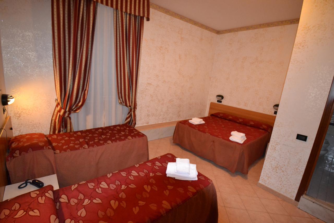 Hotel Ferrarese Rome Exterior photo