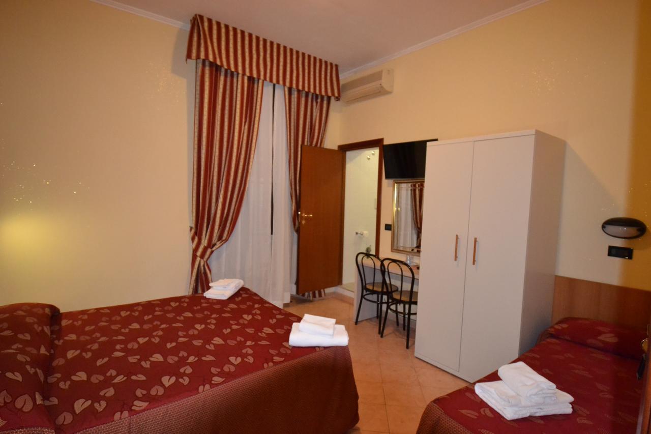 Hotel Ferrarese Rome Exterior photo