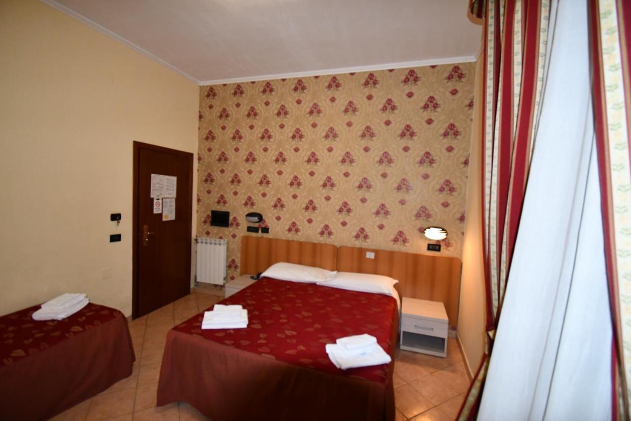 Hotel Ferrarese Rome Exterior photo