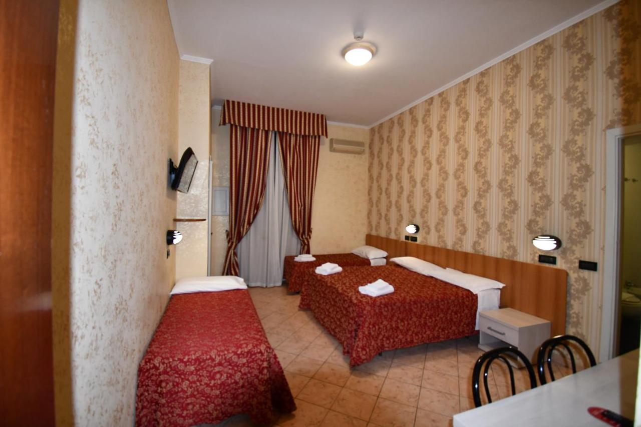 Hotel Ferrarese Rome Exterior photo