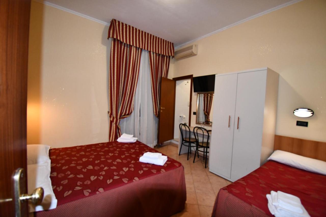 Hotel Ferrarese Rome Exterior photo