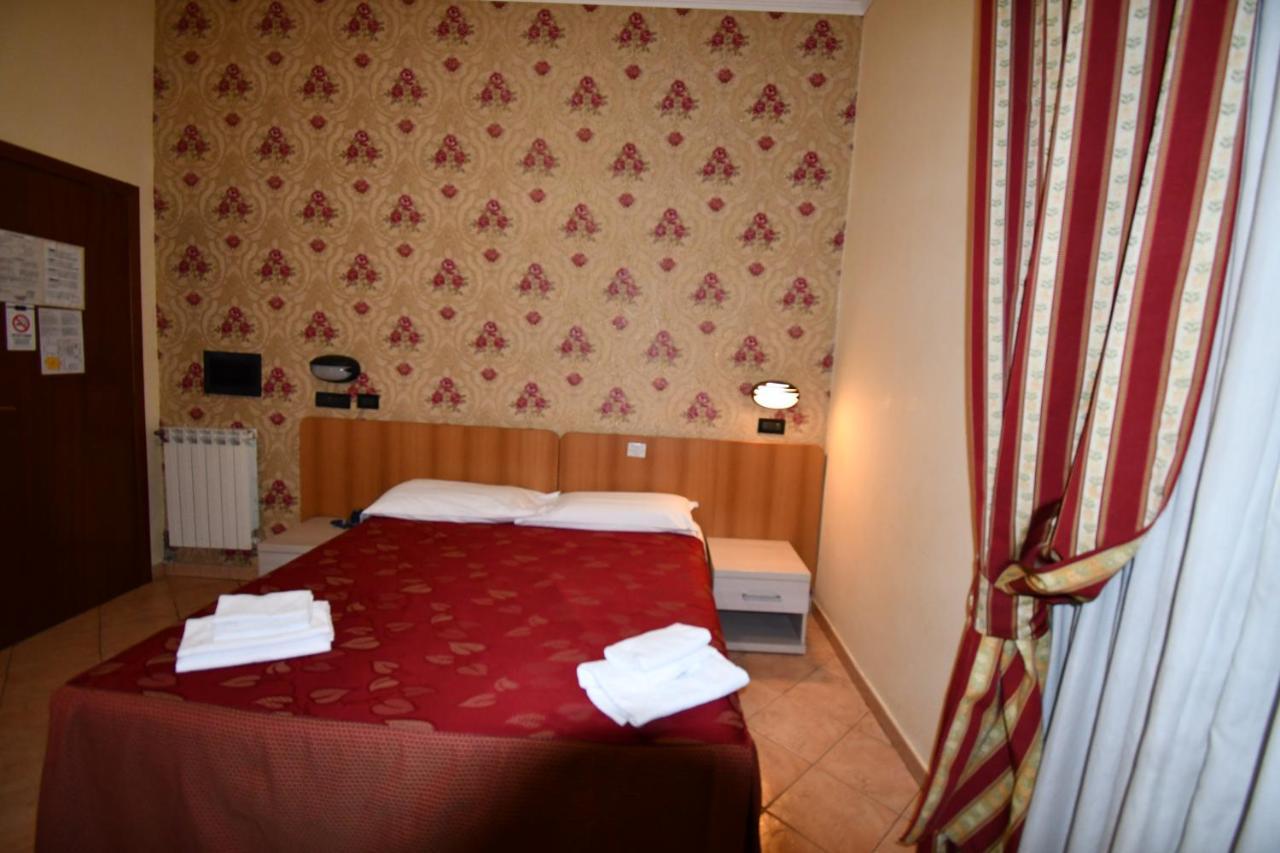 Hotel Ferrarese Rome Exterior photo