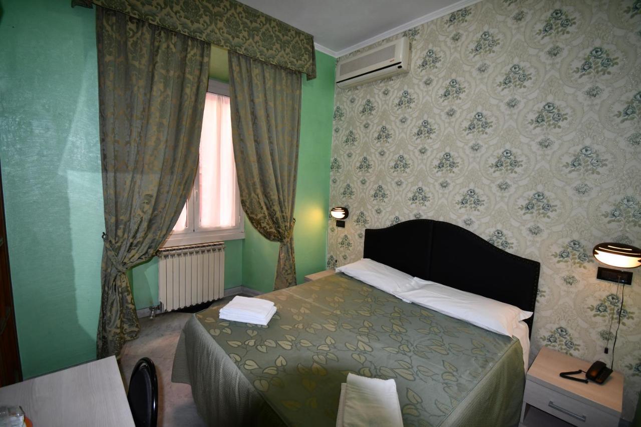 Hotel Ferrarese Rome Exterior photo