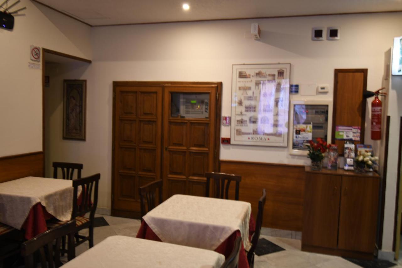 Hotel Ferrarese Rome Exterior photo