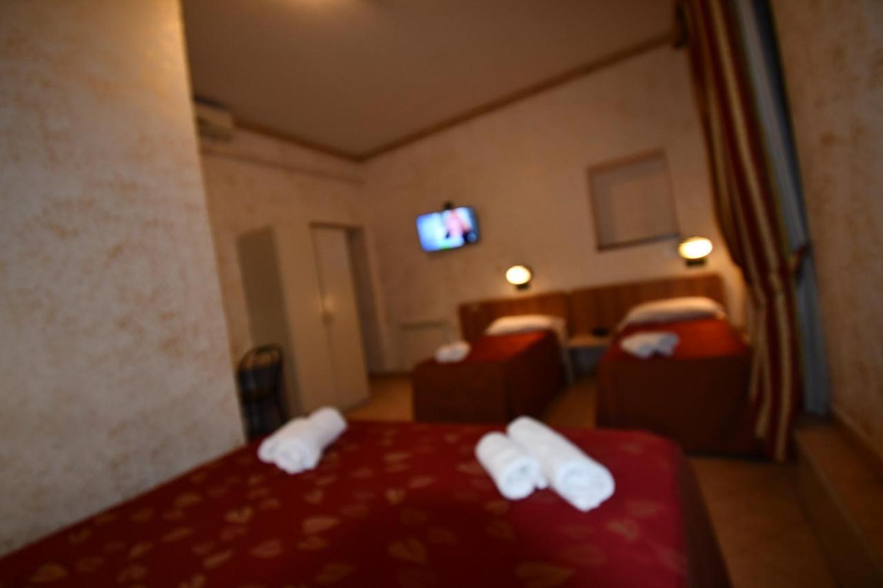 Hotel Ferrarese Rome Exterior photo