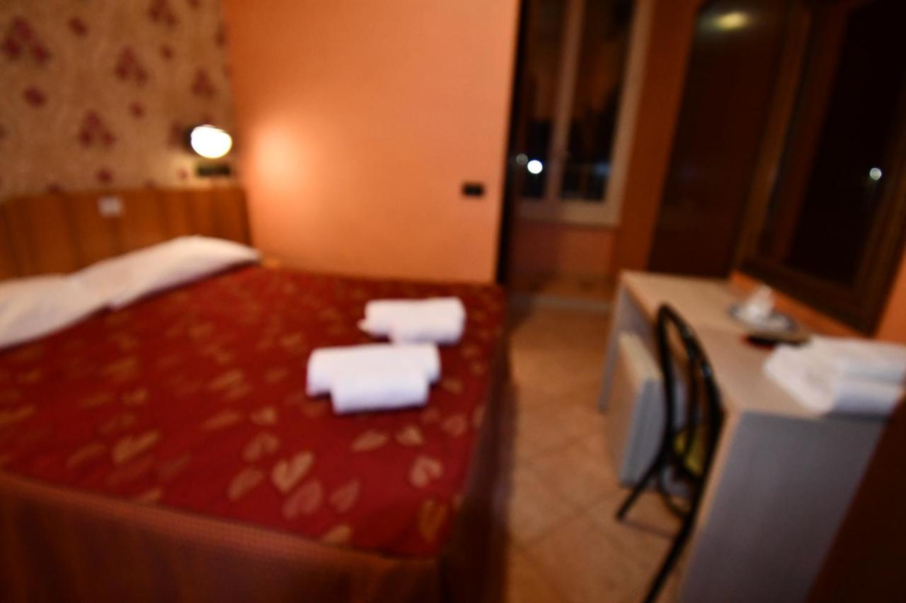 Hotel Ferrarese Rome Exterior photo