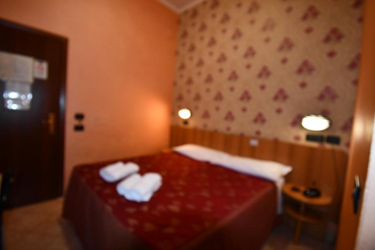 Hotel Ferrarese Rome Exterior photo