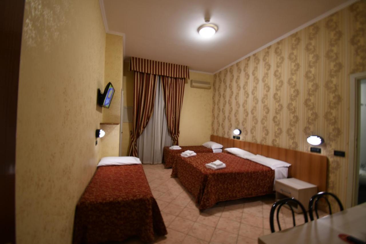 Hotel Ferrarese Rome Exterior photo