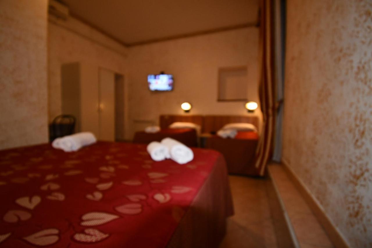 Hotel Ferrarese Rome Exterior photo